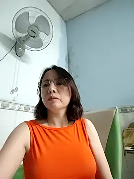 Snapshot of Famrita chatting on February 19, 2026, 3:42 pm Famrita online show from February 19, 2026, 3:42 pm