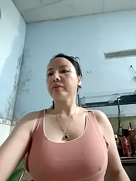 Snapshot of Famrita chatting on February 25, 2026, 2:39 pm Famrita online show from February 25, 2026, 2:39 pm