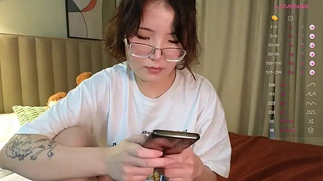 nullgirl online show from February 24, 2026, 2:45 am