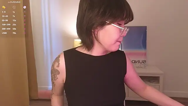 nullgirl online show from June 6, 2026, 3:12 am