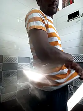 Snapshot of Hairymax_boy chatting on March 3, 2026, 8:43 am Hairymax boy online show from March 3, 2026, 8:43 am