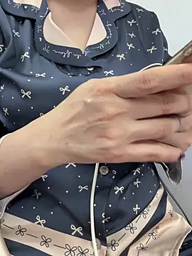 Snapshot of Donna9696 chatting on January 18, 2026, 6:17 am Donna9696 online show from January 18, 2026, 6:17 am