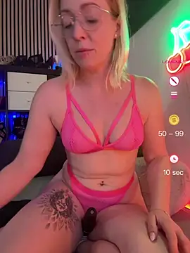 Snapshot of Lea-Kirsch chatting on April 26, 2026, 6:38 pm Lea-Kirsch online show from April 26, 2026, 6:38 pm