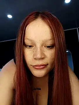 Snapshot of Crystaa12 chatting on February 8, 2026, 2:37 pm Crystaa12 online show from February 8, 2026, 2:37 pm