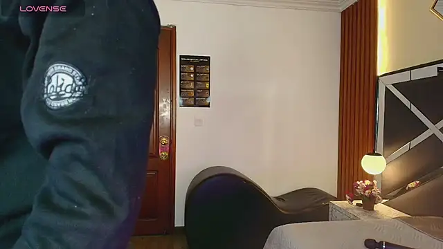 Snapshot of Ambarross_ chatting on May 2, 2026, 12:54 pm Ambarross online show from May 2, 2026, 12:54 pm