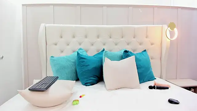 sweet shanaia online show from May 23, 2026, 6:51 pm