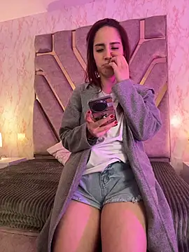 elodie rouge online show from April 8, 2026, 12:17 pm