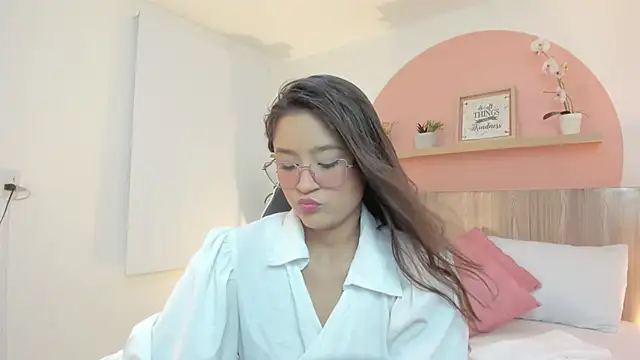 Snapshot of ivette_swan chatting on May 9, 2026, 7:06 pm ivette swan online show from May 9, 2026, 7:06 pm