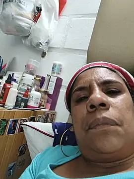 Snapshot of Zeyllyjhonson chatting on July 5, 2026, 8:48 pm Zeyllyjhonson online show from July 5, 2026, 8:48 pm