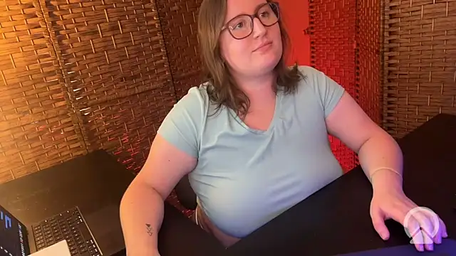 lucycomestrue online show from June 6, 2026, 10:26 pm