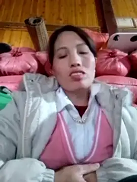 Snapshot of Gummiesu chatting on February 4, 2026, 7:03 am Gummiesu online show from February 4, 2026, 7:03 am