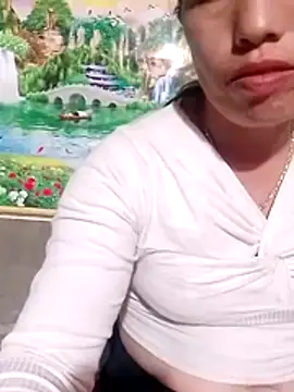 Gummiesu online show from April 16, 2026, 9:39 pm