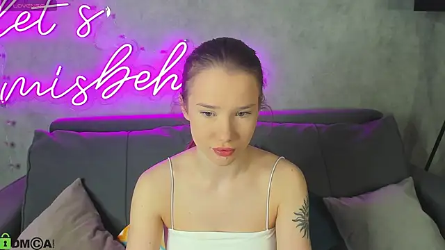 Nicole Vasquez online show from April 6, 2026, 1:12 am