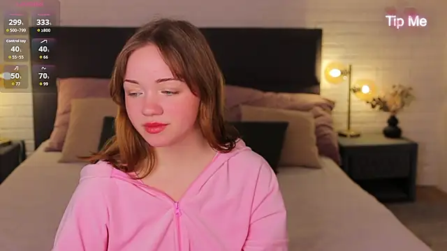 Snapshot of Kiss_Moon chatting on February 5, 2026, 7:21 pm Kiss Moon online show from February 5, 2026, 7:21 pm