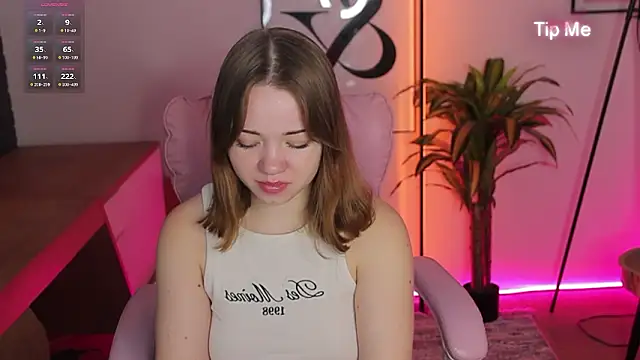 Snapshot of Kiss_Moon chatting on February 28, 2026, 1:00 pm Kiss Moon online show from February 28, 2026, 1:00 pm