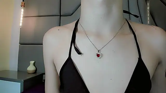 Miss-Saraii online show from February 12, 2026, 3:23 pm