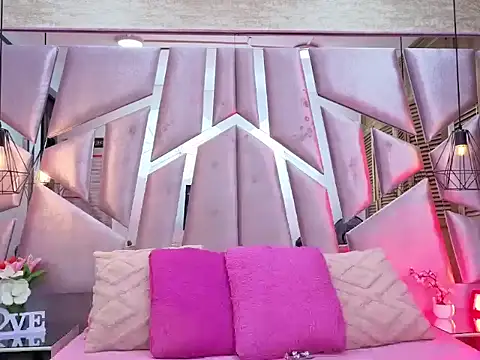 Emma Thompssonn online show from April 14, 2026, 12:10 pm