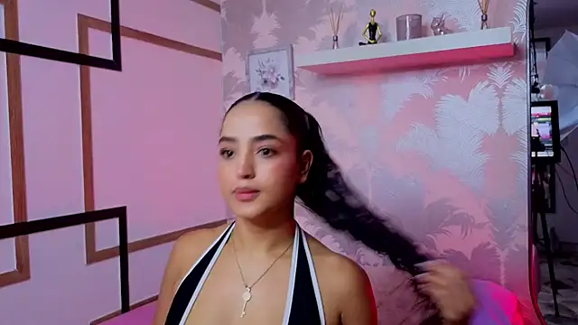 Snapshot of Emma_Thompssonn chatting on July 2, 2026, 12:11 pm Emma Thompssonn online show from July 2, 2026, 12:11 pm