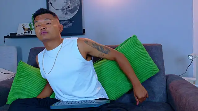 AndrewKenoxx  online show from April 9, 2026, 5:08 pm