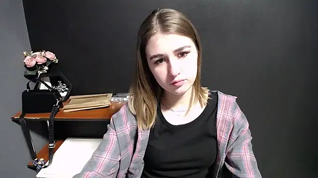 Snapshot of Sunny_siren chatting on February 19, 2026, 1:30 pm Sunny siren online show from February 19, 2026, 1:30 pm