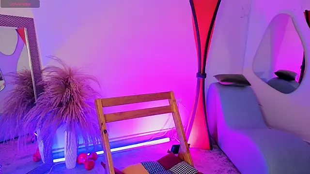 fransheskarossi online show from April 19, 2026, 12:06 pm