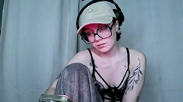 ju juliette online show from February 26, 2026, 8:42 pm