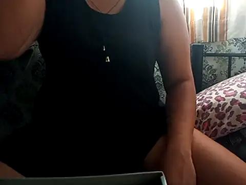 queen lovely69 online show from June 30, 2026, 4:56 am