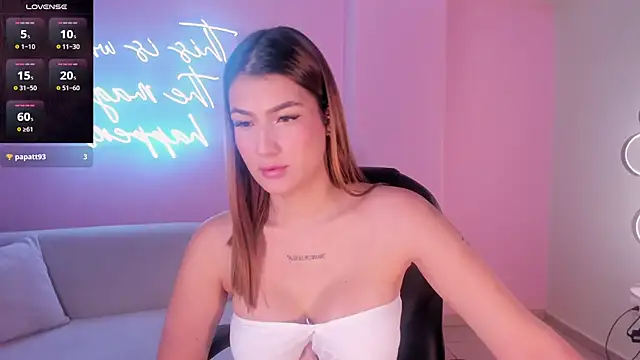 Snapshot of BellaThompsonX chatting on February 20, 2026, 3:25 am BellaThompsonX online show from February 20, 2026, 3:25 am