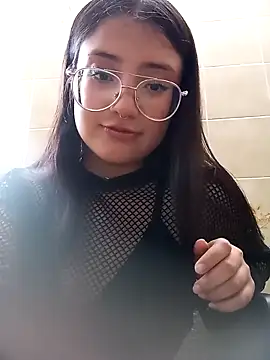 StrawberryPink  online show from February 9, 2026, 11:52 am