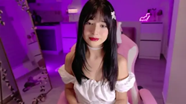 Snapshot of Blush_Marie chatting on April 20, 2026, 5:21 am Blush Marie online show from April 20, 2026, 5:21 am