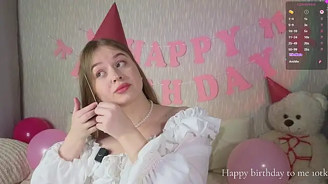 Snapshot of LunaDew chatting on February 13, 2026, 4:29 pm LunaDew online show from February 13, 2026, 4:29 pm