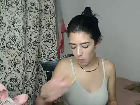 luisandri  online show from February 25, 2026, 12:44 am