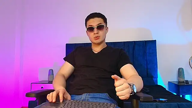 Snapshot of Alexander_Connor chatting on January 18, 2026, 12:58 am Alexander Connor online show from January 18, 2026, 12:58 am