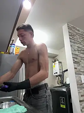 santiObrero online show from April 8, 2026, 1:07 am