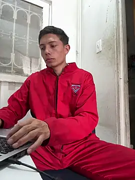 Snapshot of santiObrero chatting on May 8, 2026, 4:22 pm santiObrero online show from May 8, 2026, 4:22 pm