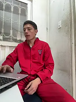 Snapshot of santiObrero chatting on May 7, 2026, 4:10 pm santiObrero online show from May 7, 2026, 4:10 pm