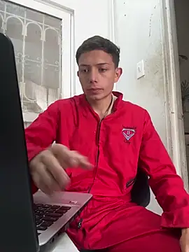 Snapshot of santiObrero chatting on May 4, 2026, 3:26 pm santiObrero online show from May 4, 2026, 3:26 pm