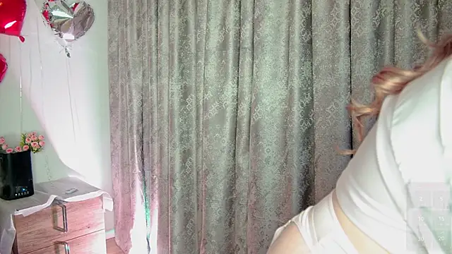 LilianBliss online show from February 15, 2026, 9:25 pm