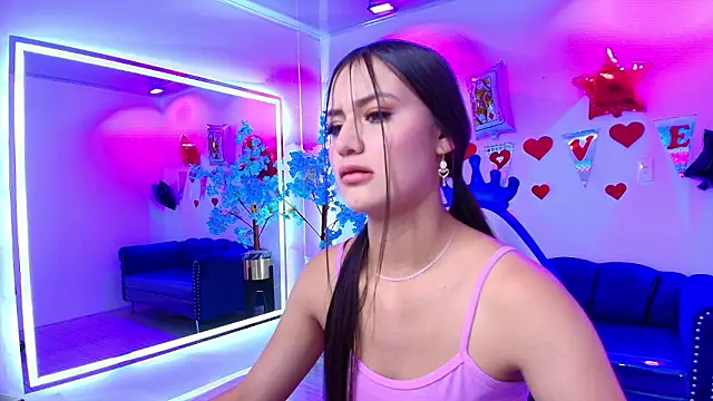 Snapshot of Zoe_swan chatting on February 13, 2026, 11:43 am Zoe swan online show from February 13, 2026, 11:43 am