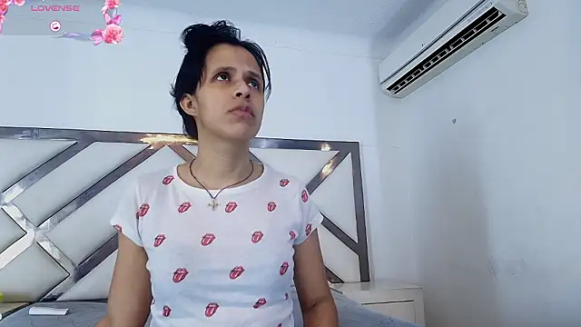 mitzukywinteer online show from March 4, 2026, 9:33 pm