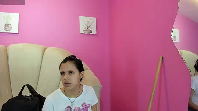 Snapshot of mitzukywinteer chatting on February 23, 2026, 8:42 pm mitzukywinteer online show from February 23, 2026, 8:42 pm