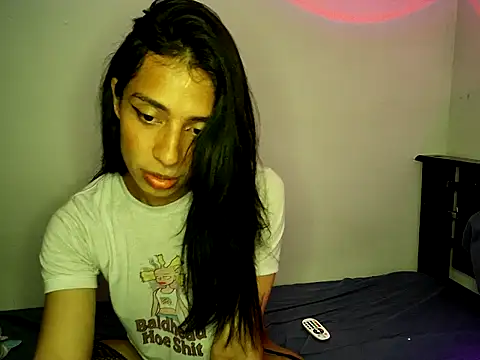 Snapshot of andy_bby chatting on June 5, 2026, 11:43 pm andy bby online show from June 5, 2026, 11:43 pm