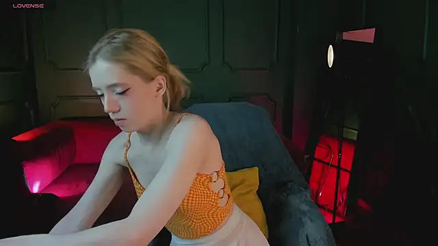 MoonlightAsuna online show from April 10, 2026, 2:13 pm