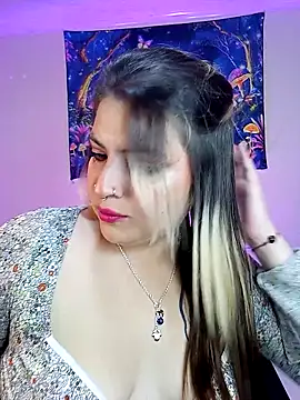lunaa rayy420 online show from June 17, 2026, 12:43 am