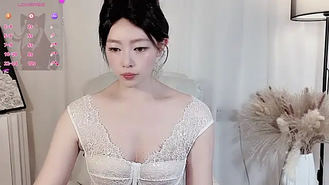 Snapshot of XinYuemeimei chatting on July 5, 2026, 2:35 pm XinYuemeimei online show from July 5, 2026, 2:35 pm
