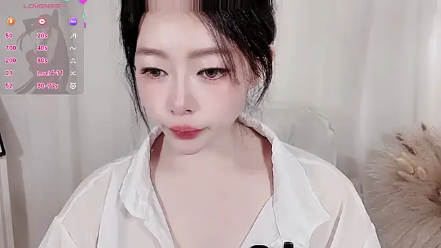 Snapshot of XinYuemeimei chatting on July 4, 2026, 2:10 pm XinYuemeimei online show from July 4, 2026, 2:10 pm