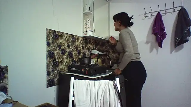 Snapshot of bella2322 chatting on February 10, 2026, 1:32 pm bella2322 online show from February 10, 2026, 1:32 pm