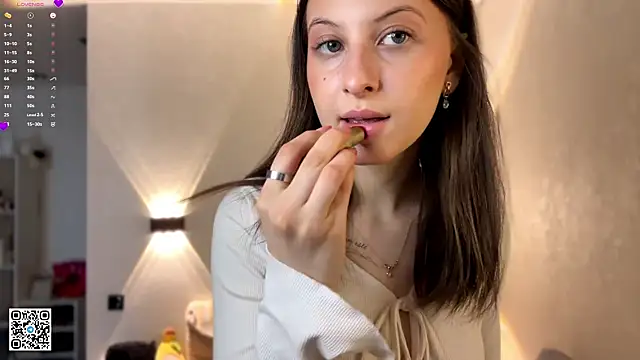 LouiseChavez online show from April 16, 2026, 2:07 pm