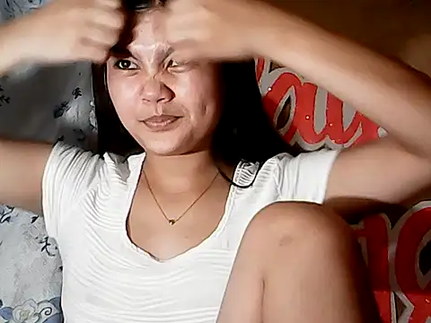 Snapshot of PinaySkinnyJust18 chatting on January 17, 2026, 9:46 am PinaySkinnyJust18 online show from January 17, 2026, 9:46 am