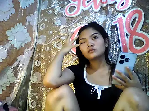 Snapshot of PinaySkinnyJust18 chatting on February 19, 2026, 10:18 pm PinaySkinnyJust18 online show from February 19, 2026, 10:18 pm